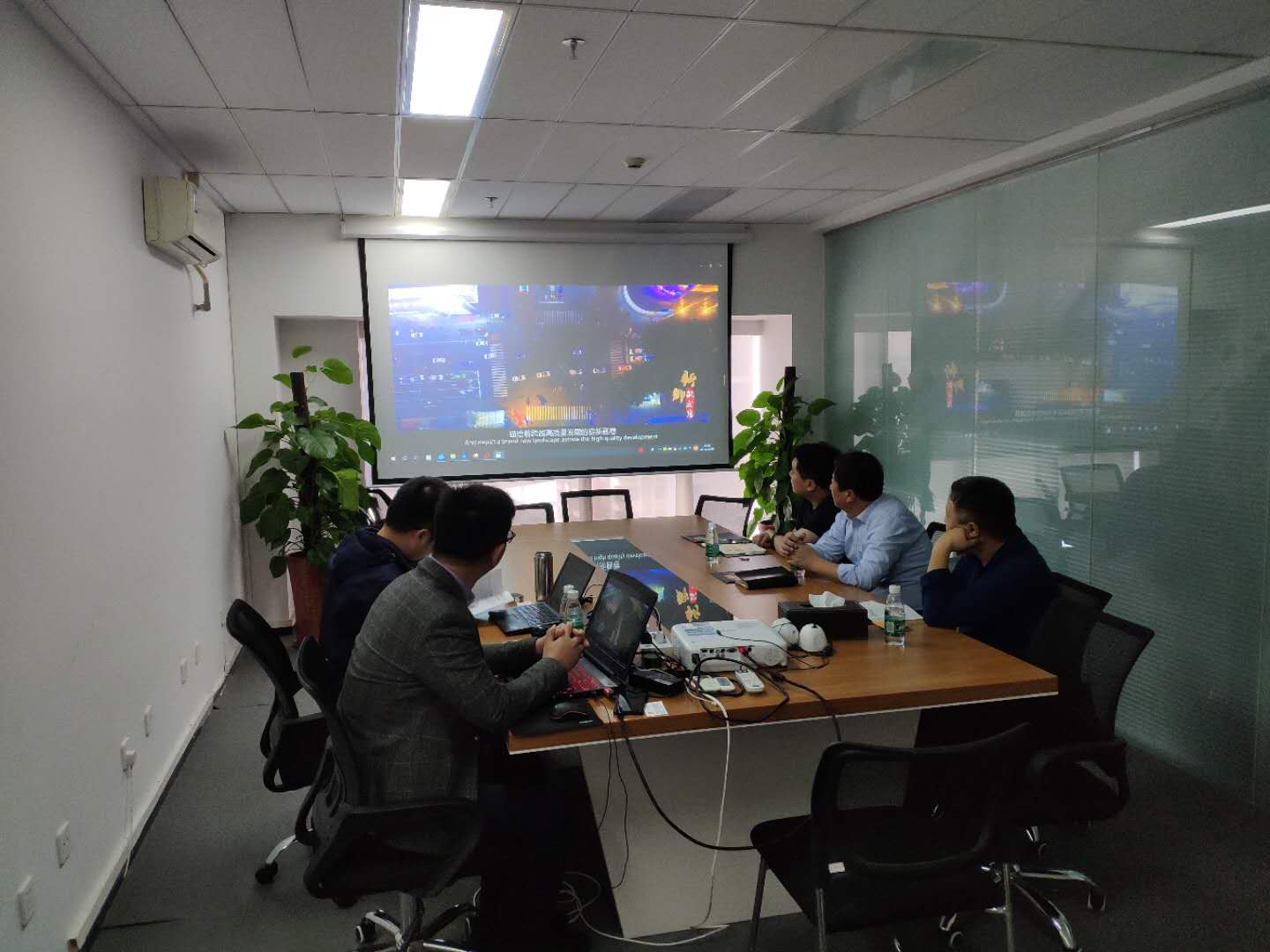 【調(diào)研考察】河南新鄉(xiāng)領(lǐng)導(dǎo)蒞臨我司，就智慧農(nóng)牧業(yè)和食品安全追溯開展合作交流